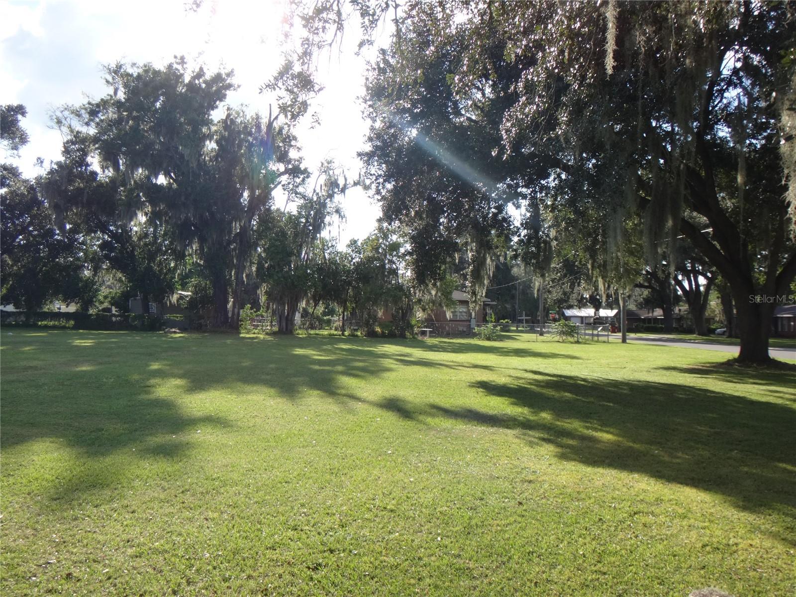Photo of 1603 JAMES L REDMAN PARKWAY PLANT CITY FL 33563