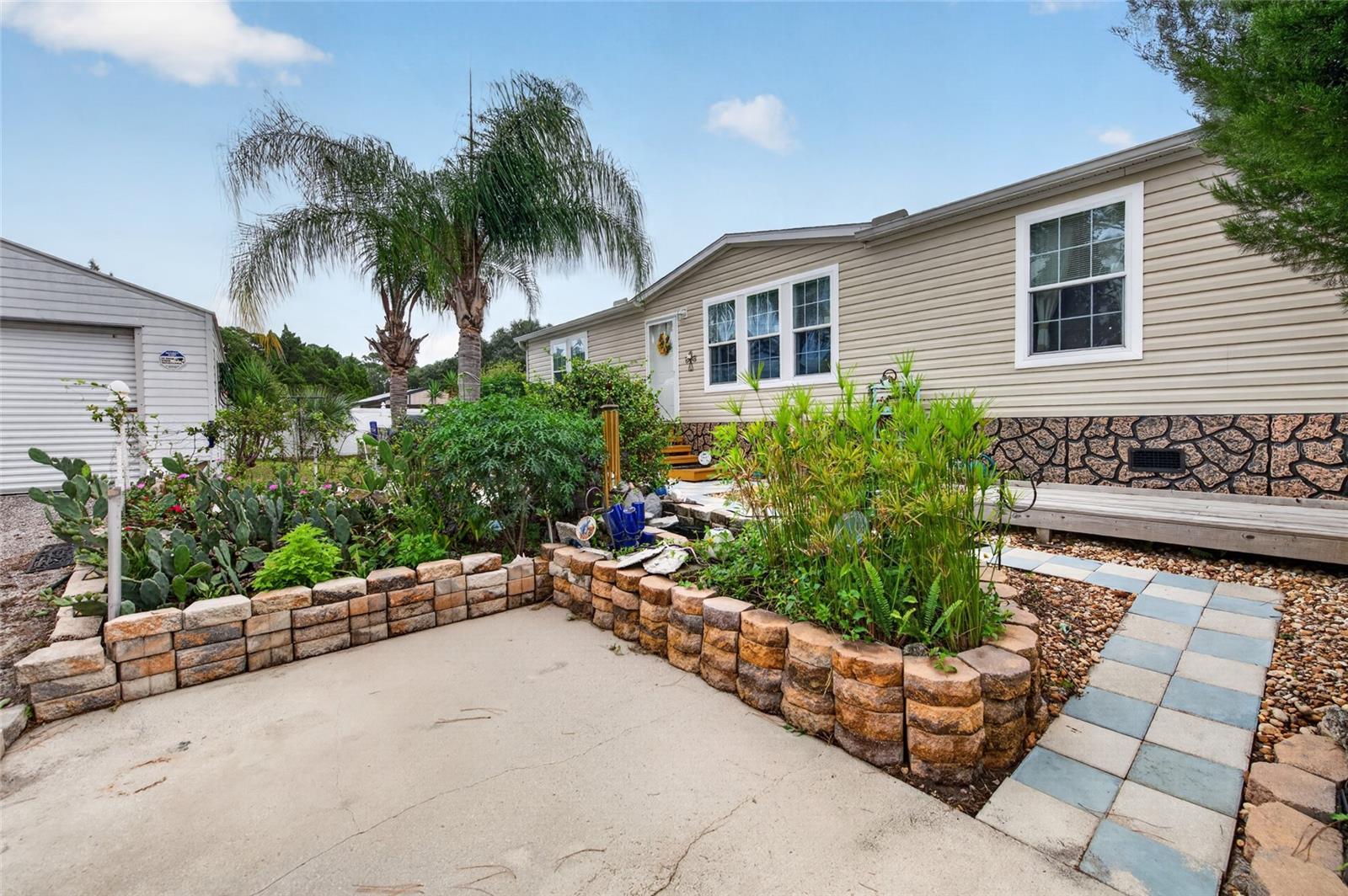 Photo of 375 BEEHIVE DRIVE OAK HILL FL 32759