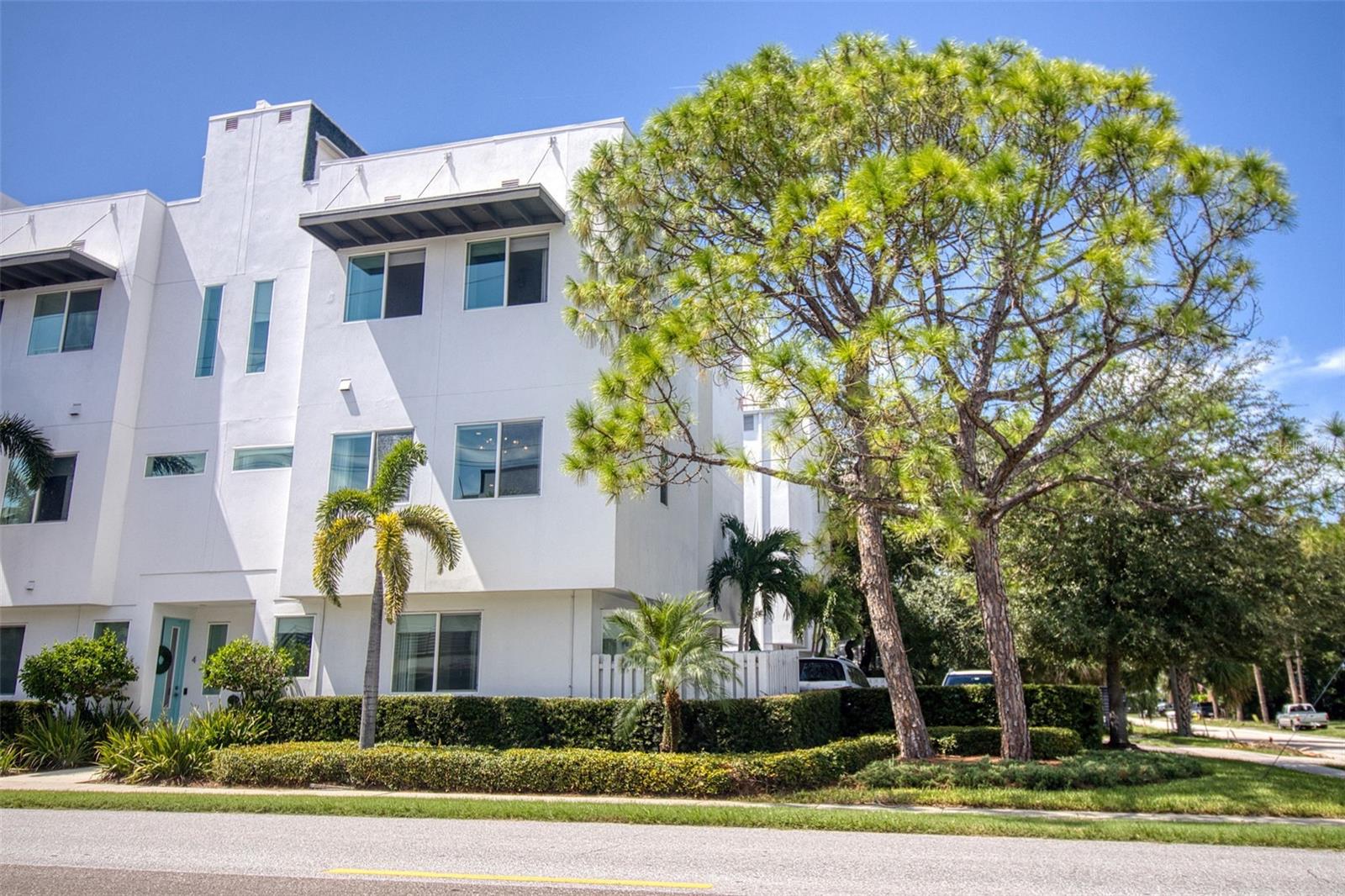 Photo of 3100 W PAUL AVENUE #2 TAMPA FL 33611