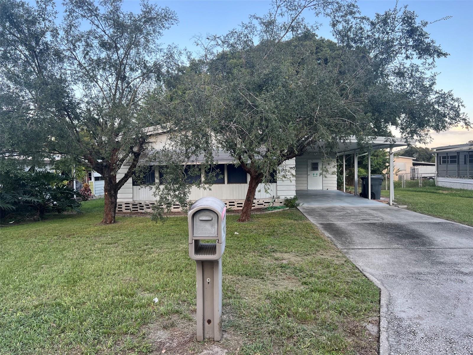 Photo of 528 SKYLINE DRIVE LAKELAND FL 33801