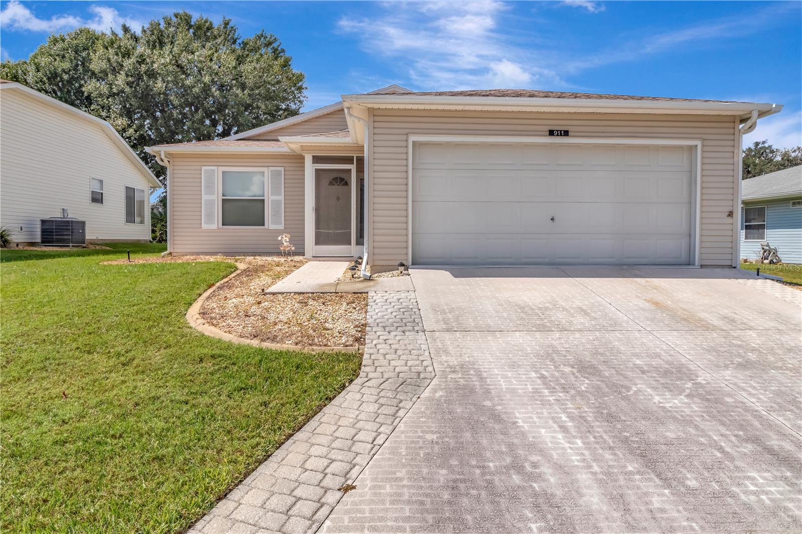 Photo of 911 GRAND VISTA TRAIL LEESBURG FL 34748