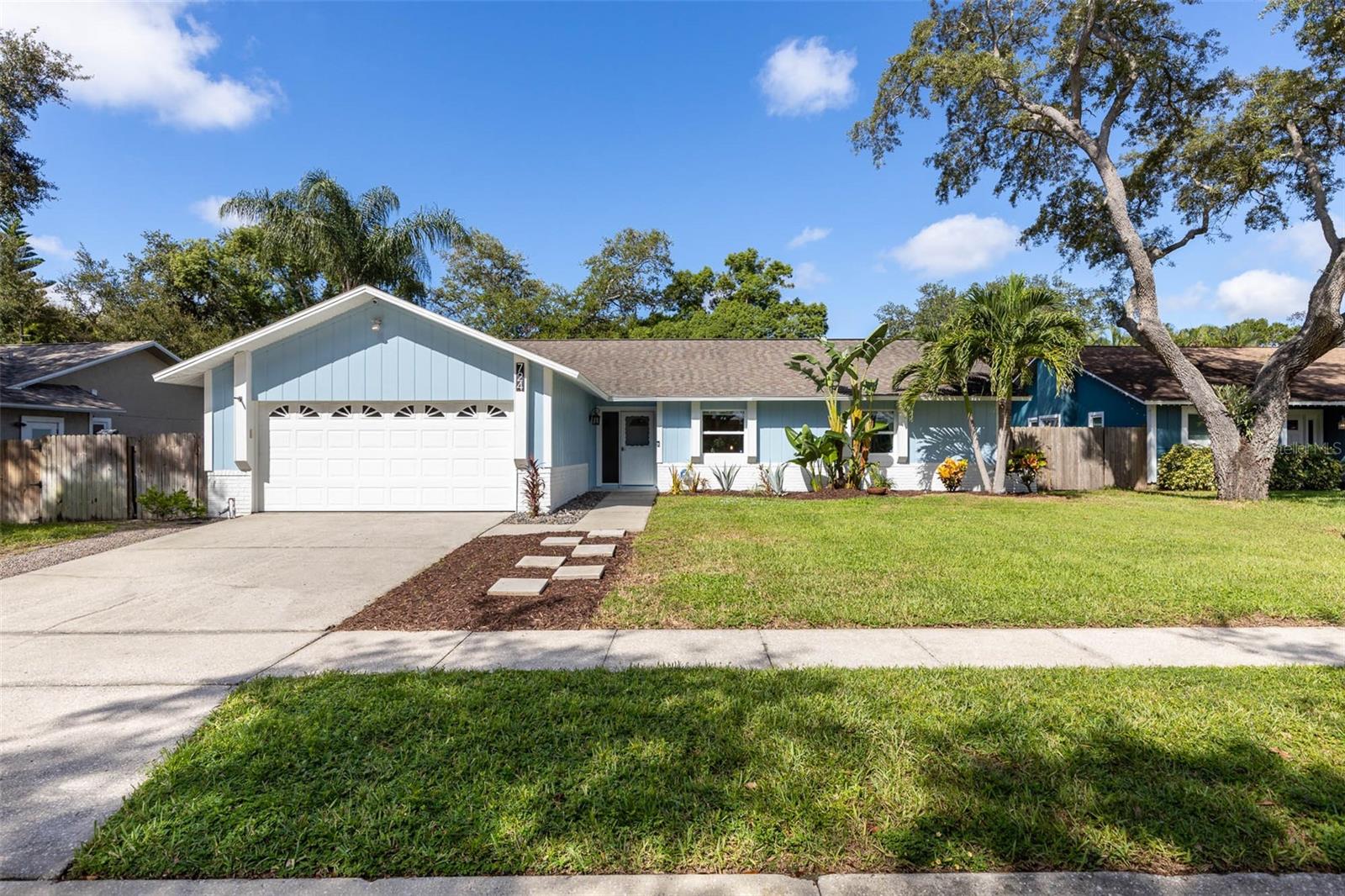Photo of 724 GLENGARY LN PALM HARBOR FL 34683