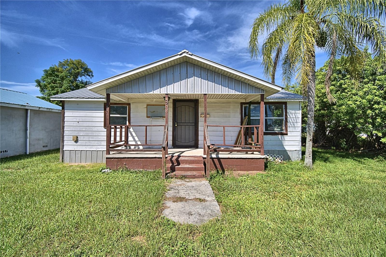 Photo of 908 S DELANEY AVENUE AVON PARK FL 33825
