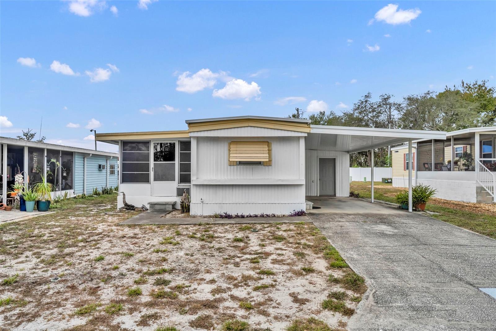 Photo of 11 HAWAIIAN WAY LEESBURG FL 34788