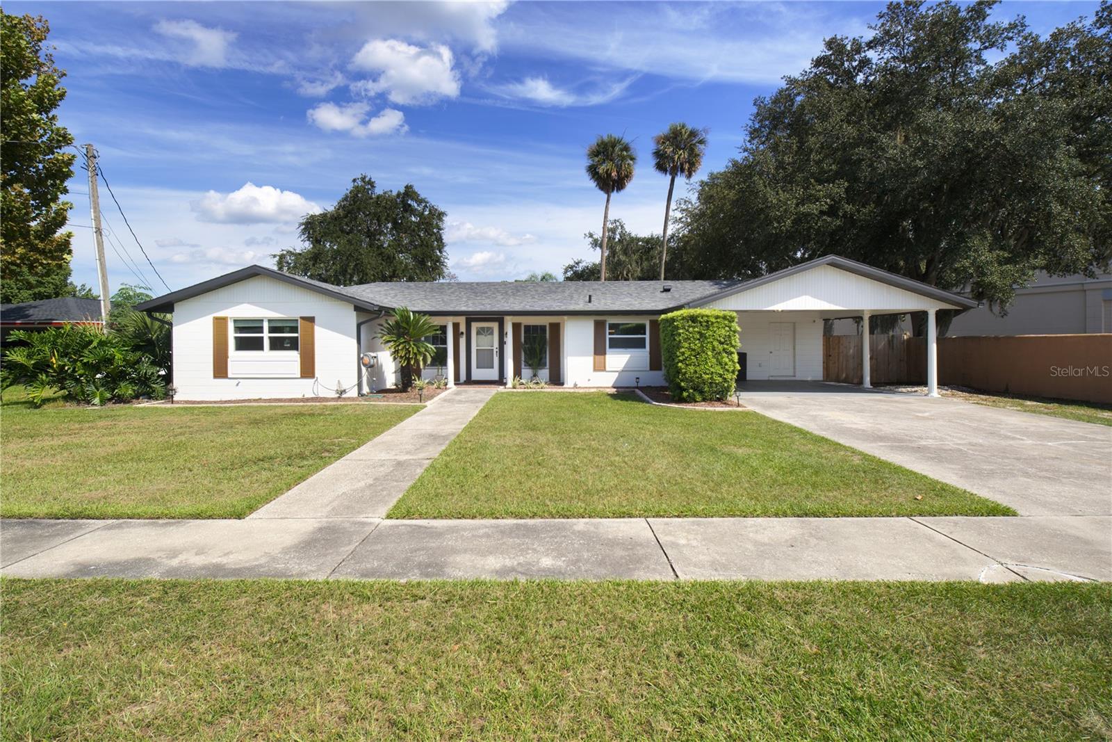 Photo of 920 ORANGE AVENUE TAVARES FL 32778