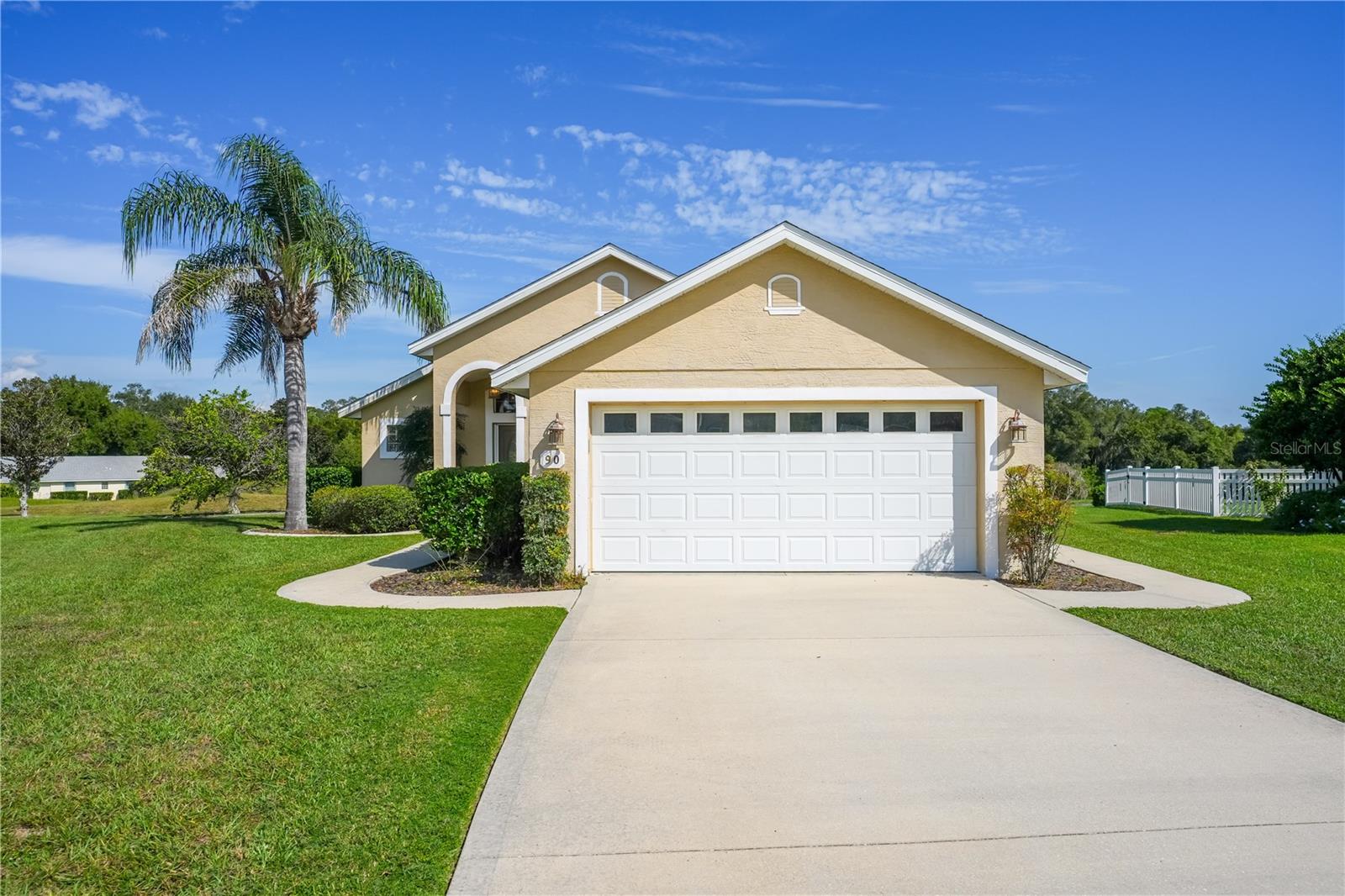 Photo of 90 GOLFVIEW CIRCLE UMATILLA FL 32784