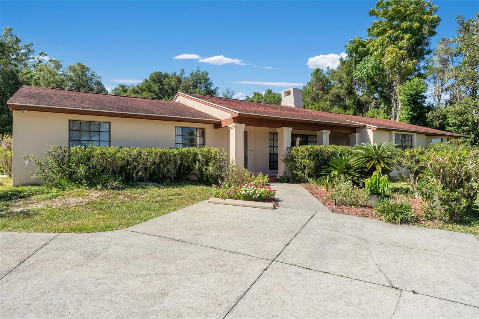 Photo of 8943 SILVER LAKE DRIVE LEESBURG FL 34788