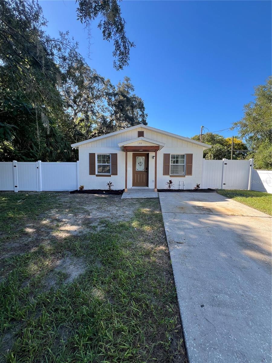 Photo of 1314 ROBIE AVENUE MOUNT DORA FL 32757