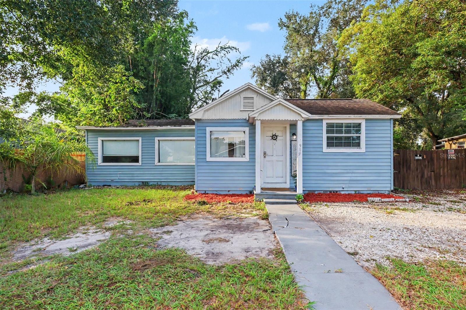 Photo of 919 E BOUGAINVILLEA AVE TAMPA FL 33612