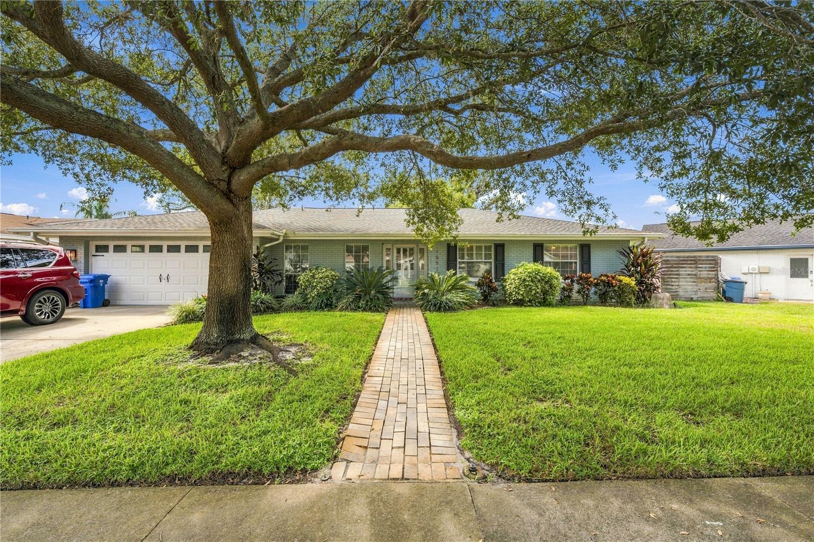 Photo of 13510 GIBBONS PASS TAMPA FL 33613