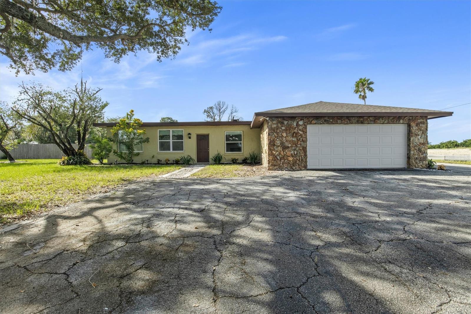 Photo of 8812 OAKWOOD DRIVE LAKE WALES FL 33898