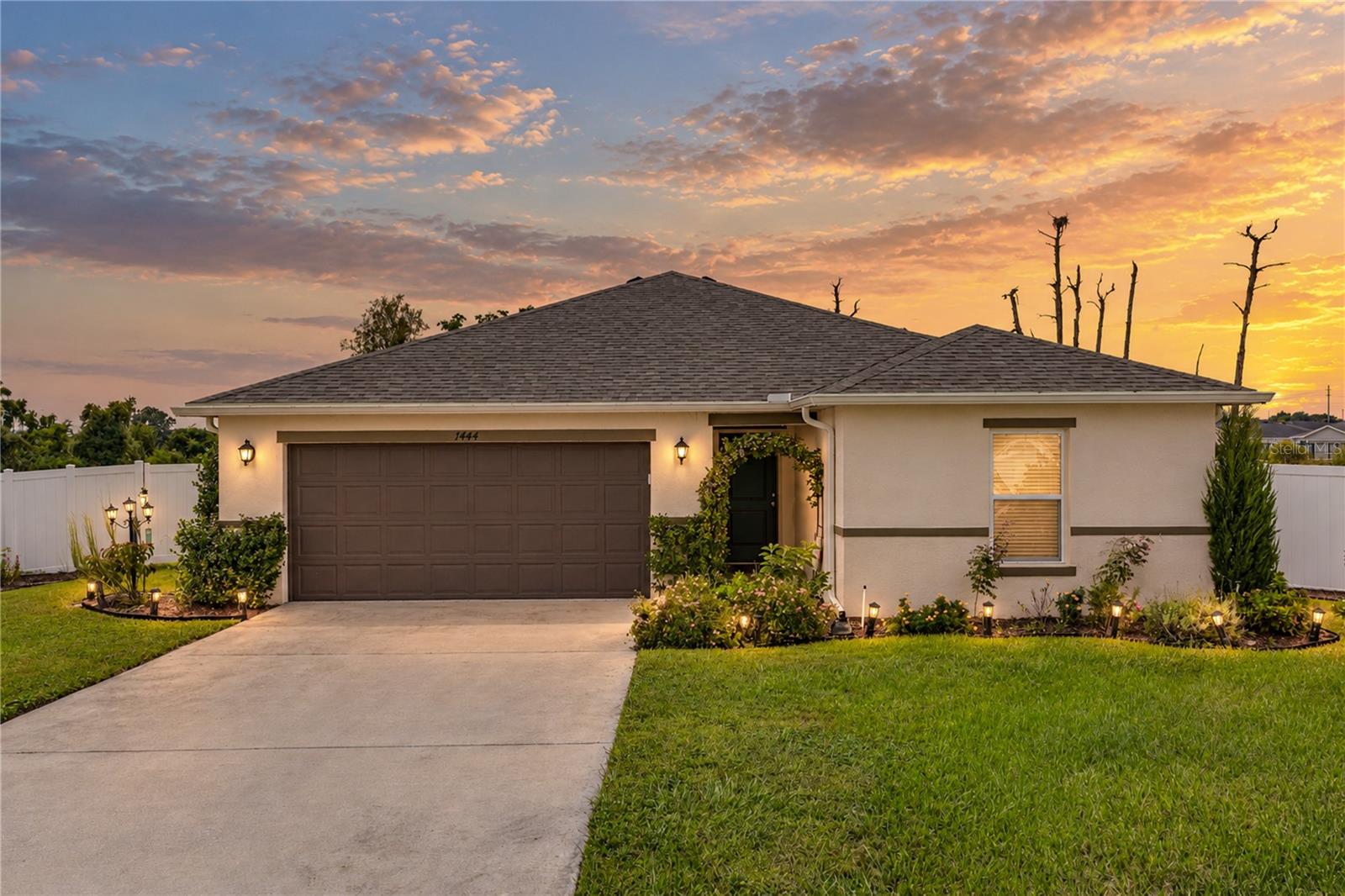 Photo of 1444 MATTIE POINTE LANE AUBURNDALE FL 33823