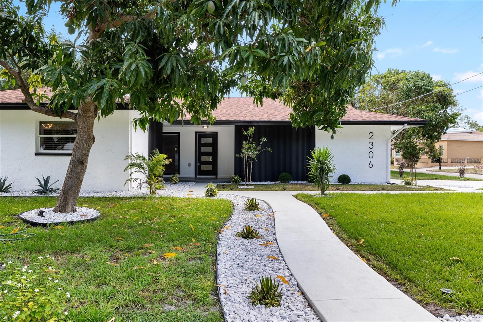 Photo of 2306 S SAN JOSE CIRCLE TAMPA FL 33629