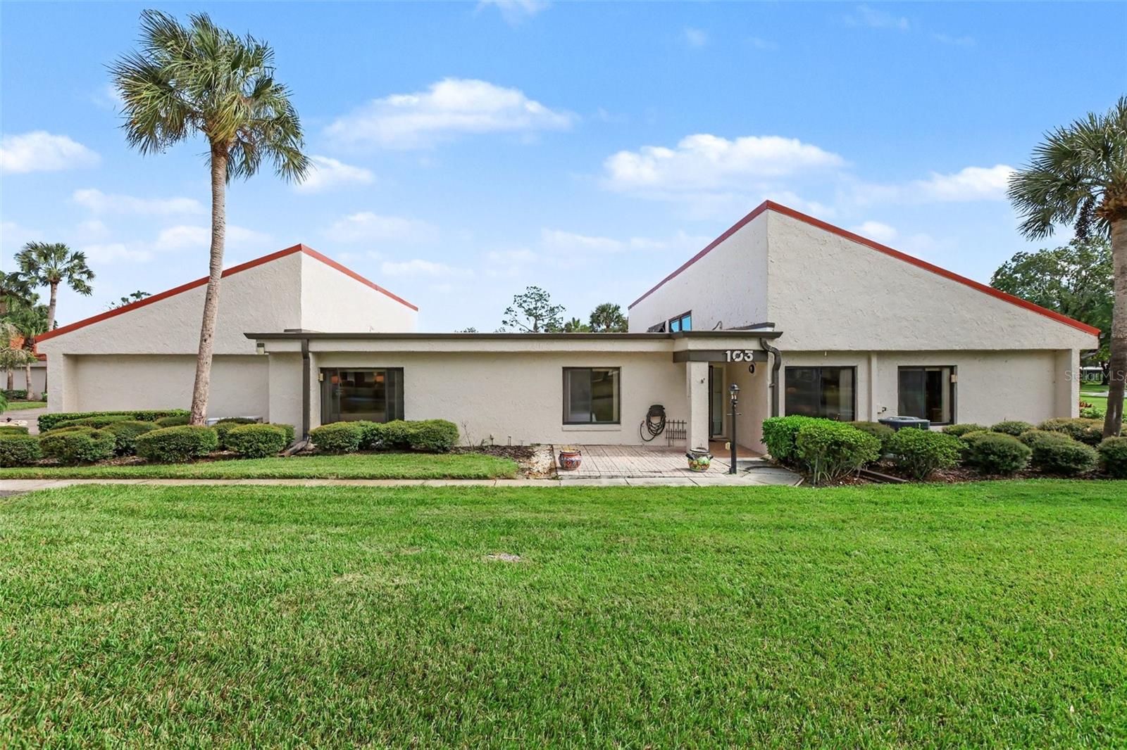 Photo of 103 VALENCIA COURT PLANT CITY FL 33566