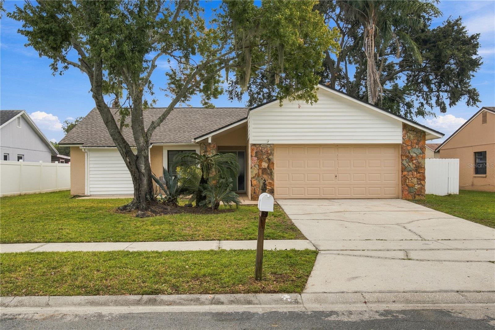 Photo of 16115 PEBBLEBROOK DRIVE TAMPA FL 33624