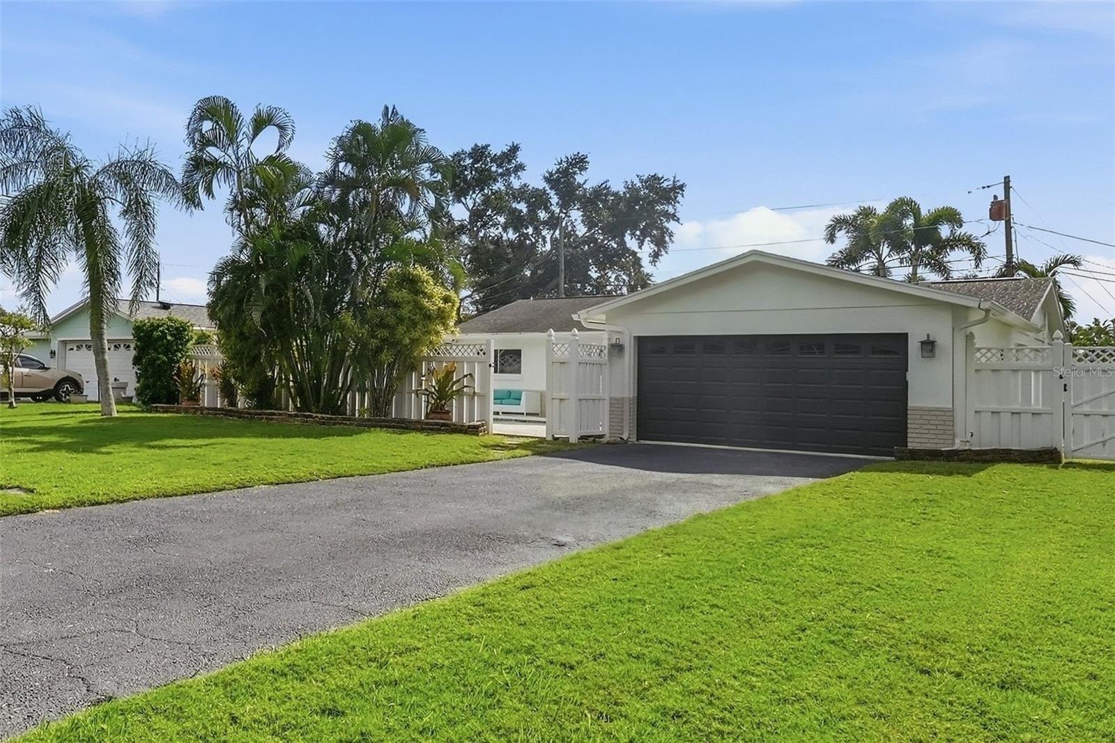 Photo of 5860 BAYSHORE DRIVE SEMINOLE FL 33772