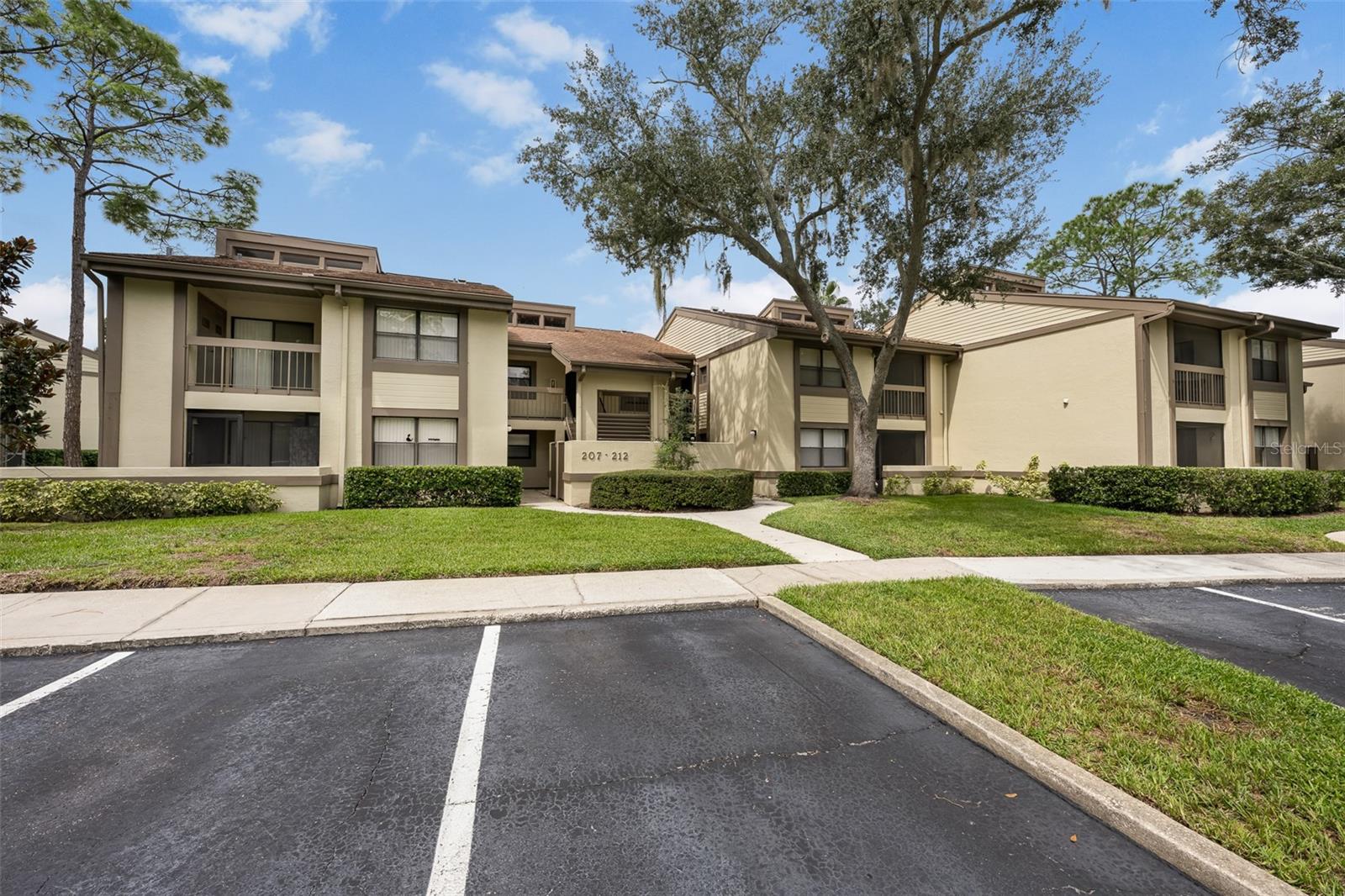 Photo of 210 WOODLAKE WYNDE OLDSMAR FL 34677
