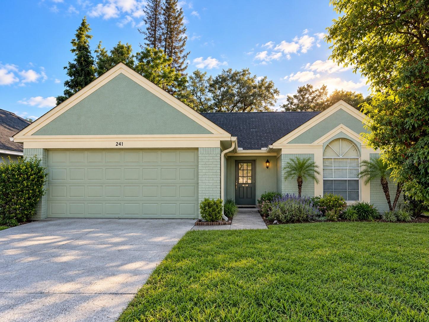Photo of 241 MANTIS LOOP APOPKA FL 32703
