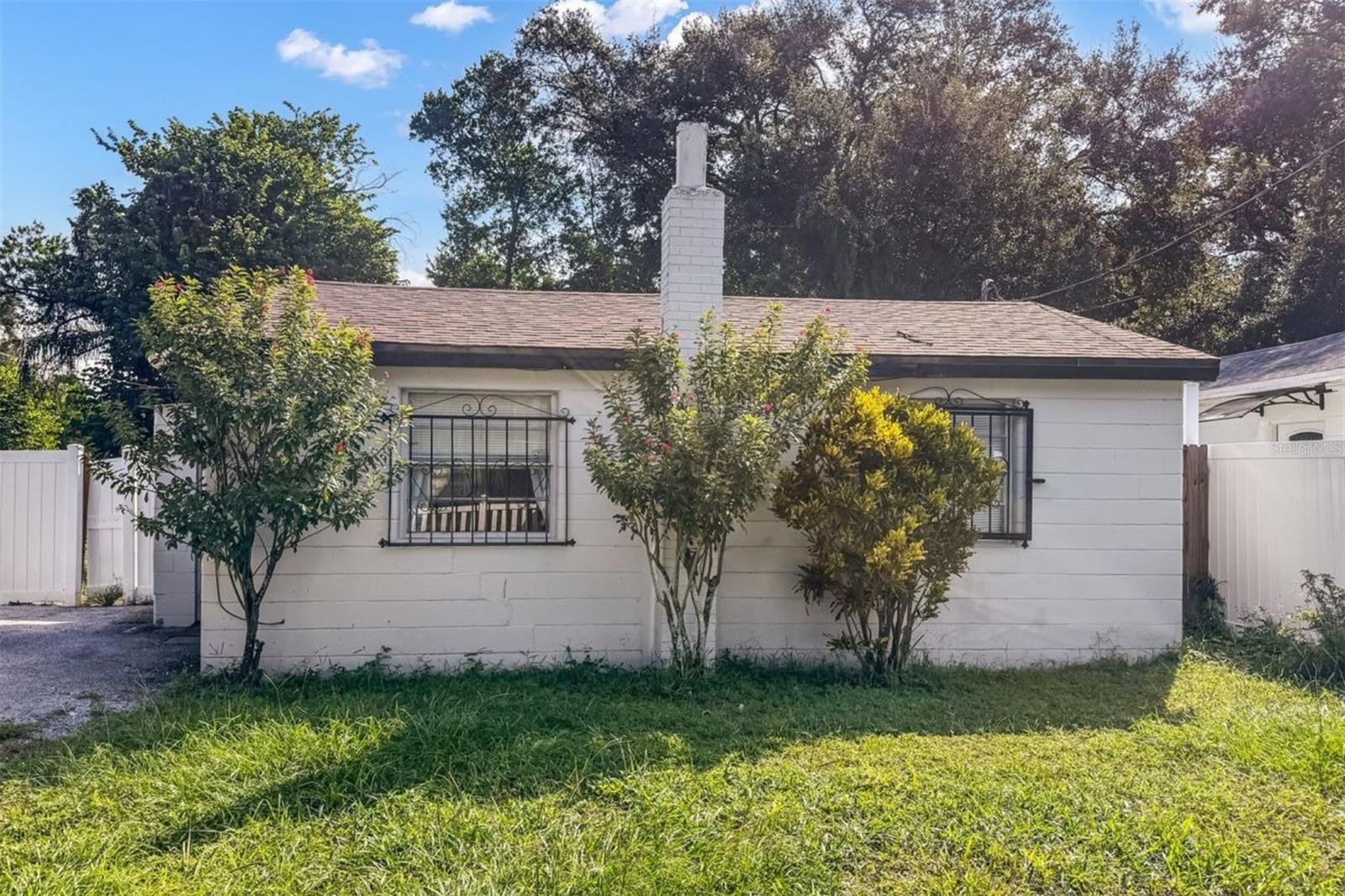 Photo of 8307 N HILLSBOROUGH LANE TAMPA FL 33604