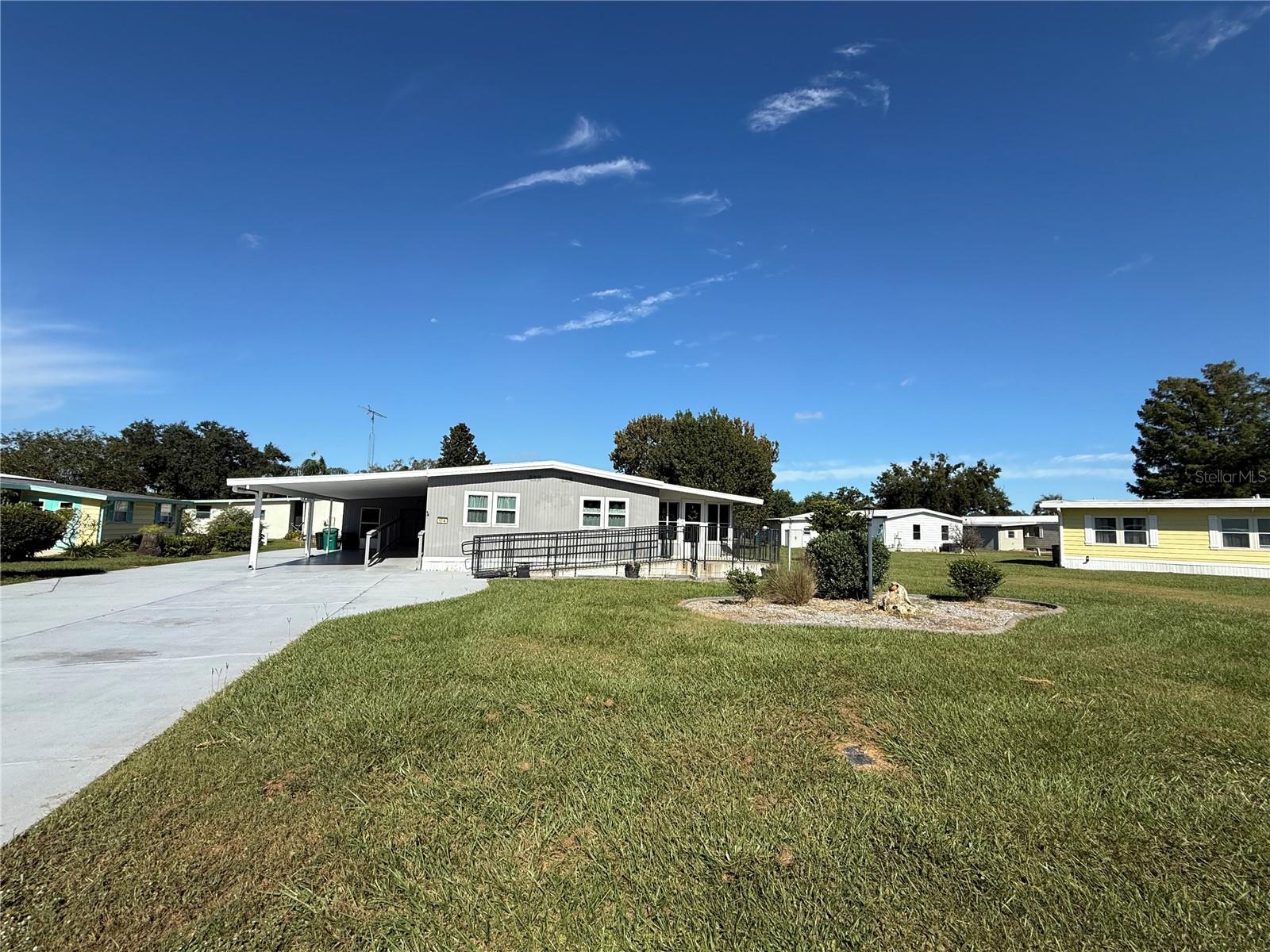 Photo of 17 N BOBWHITE ROAD WILDWOOD FL 34785