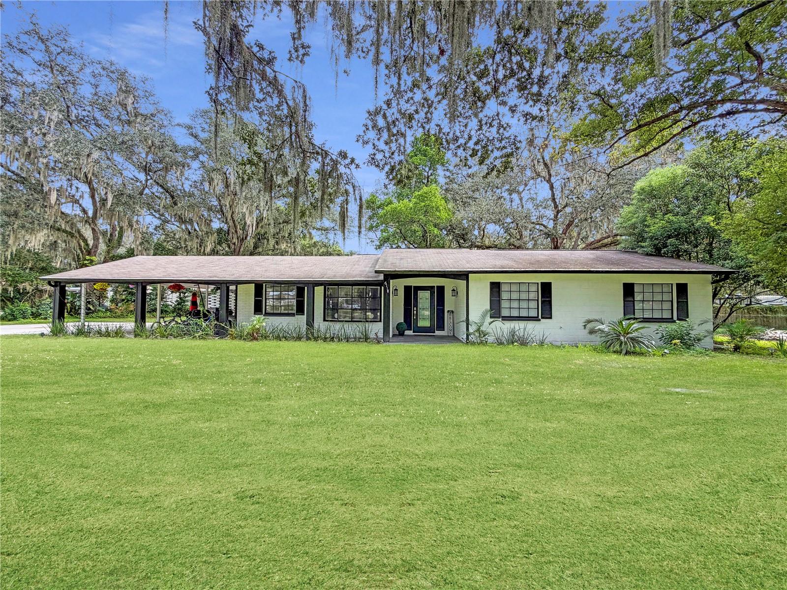 Photo of 6118 CARLA CIRCLE LAKELAND FL 33811