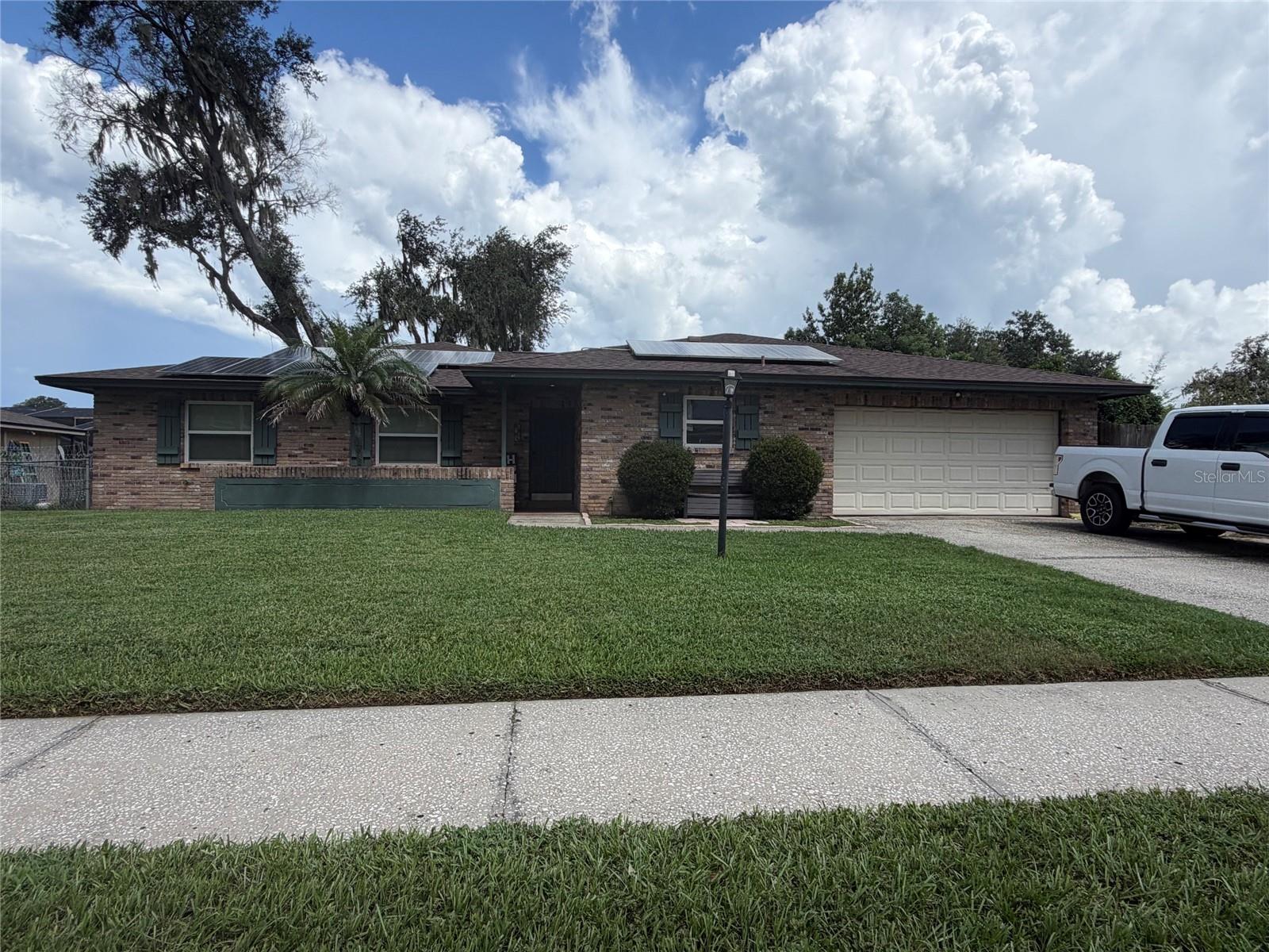 Photo of 814 SHANGRI LA DRIVE SEFFNER FL 33584