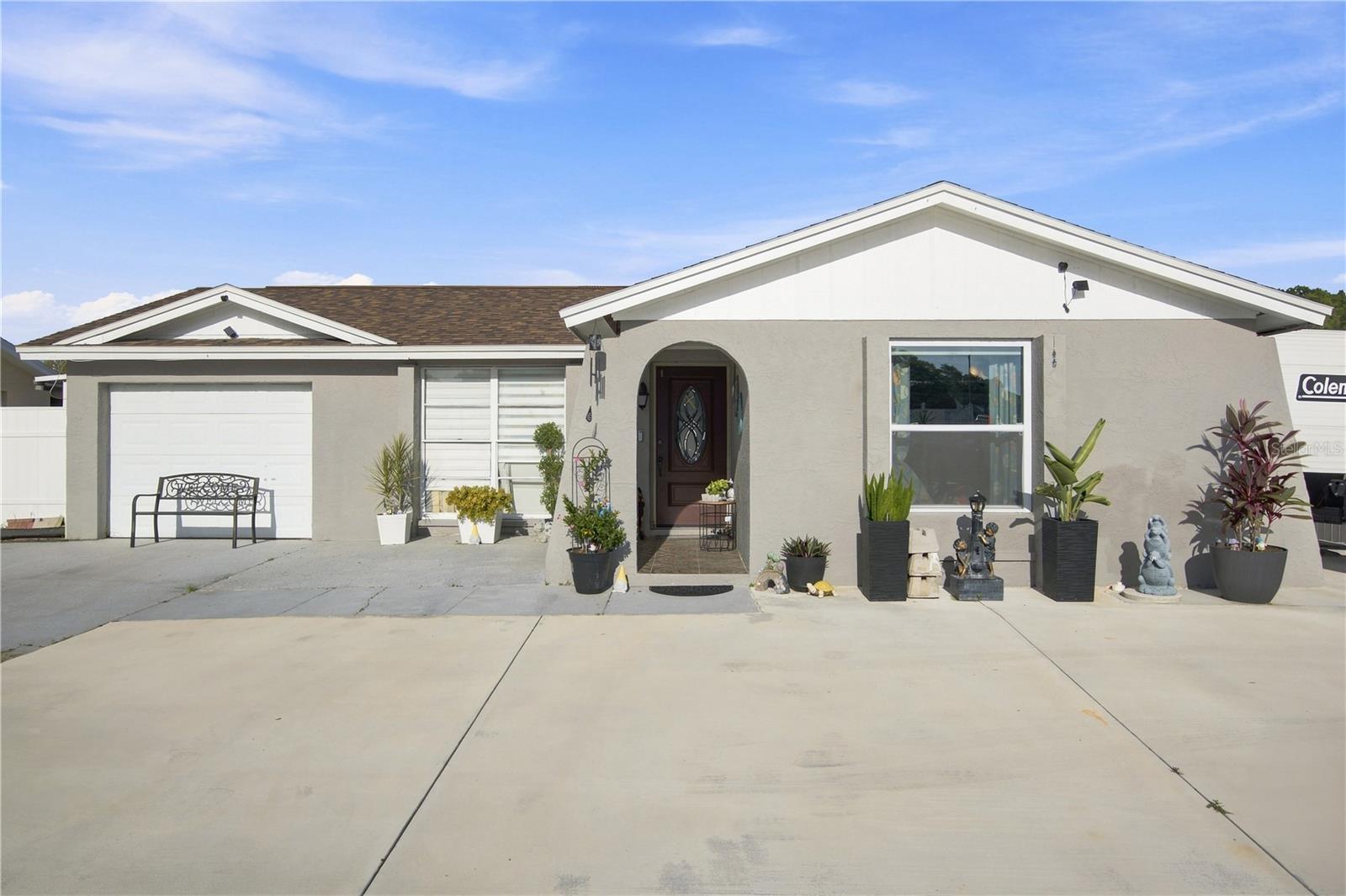 Photo of 9610 SHALIMAR COURT TAMPA FL 33615