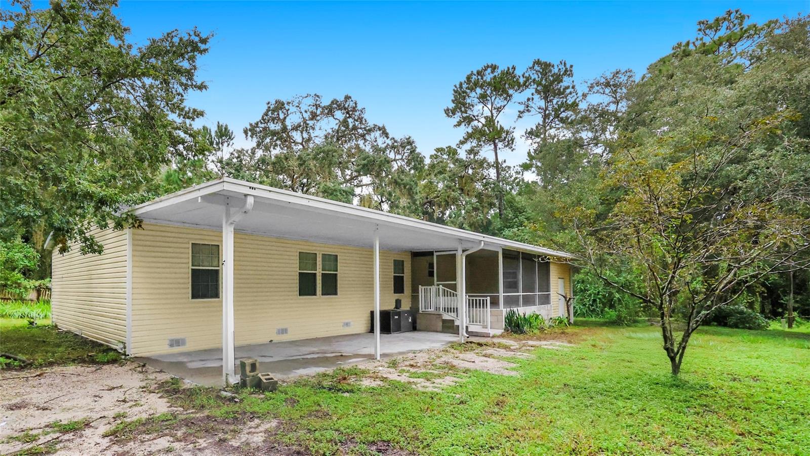 Photo of 16145 SE 56TH PLACE ROAD OCKLAWAHA FL 32179