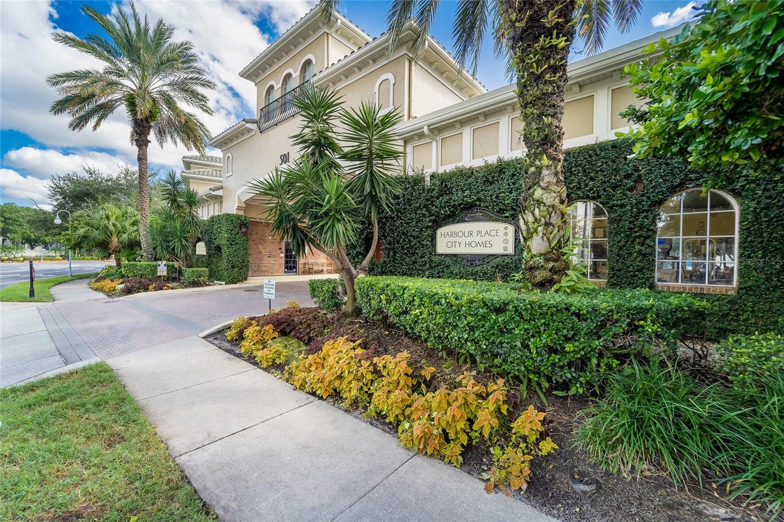 Photo of 501 KNIGHTS RUN AVENUE #2324 TAMPA FL 33602