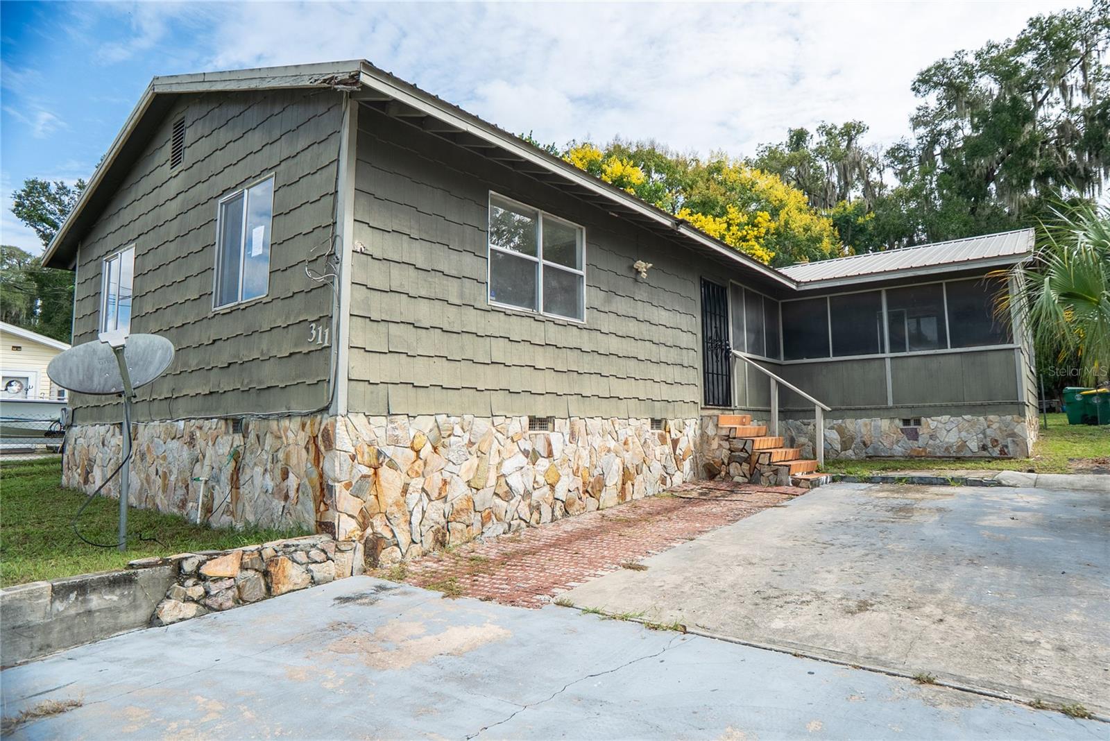 Photo of 311 S THOMPSON AVENUE DELAND FL 32720