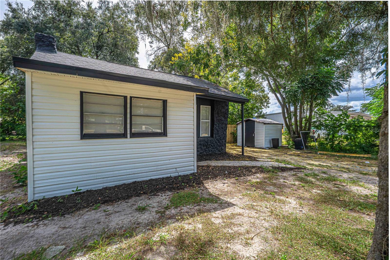 Photo of 2331 WESTSIDE DRIVE LEESBURG FL 34748