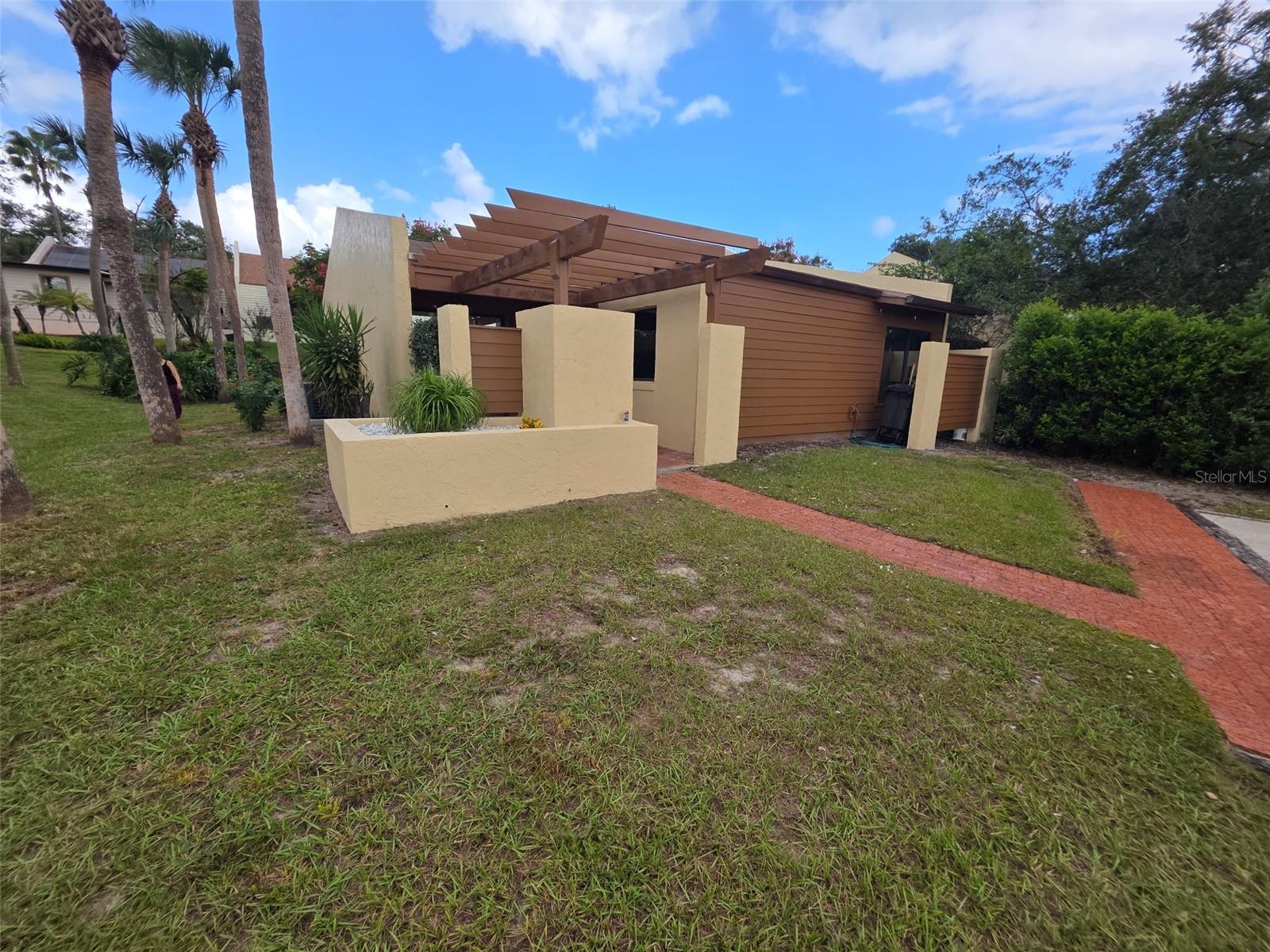 Photo of 700 W CRANES CIRCLE ALTAMONTE SPRINGS FL 32701