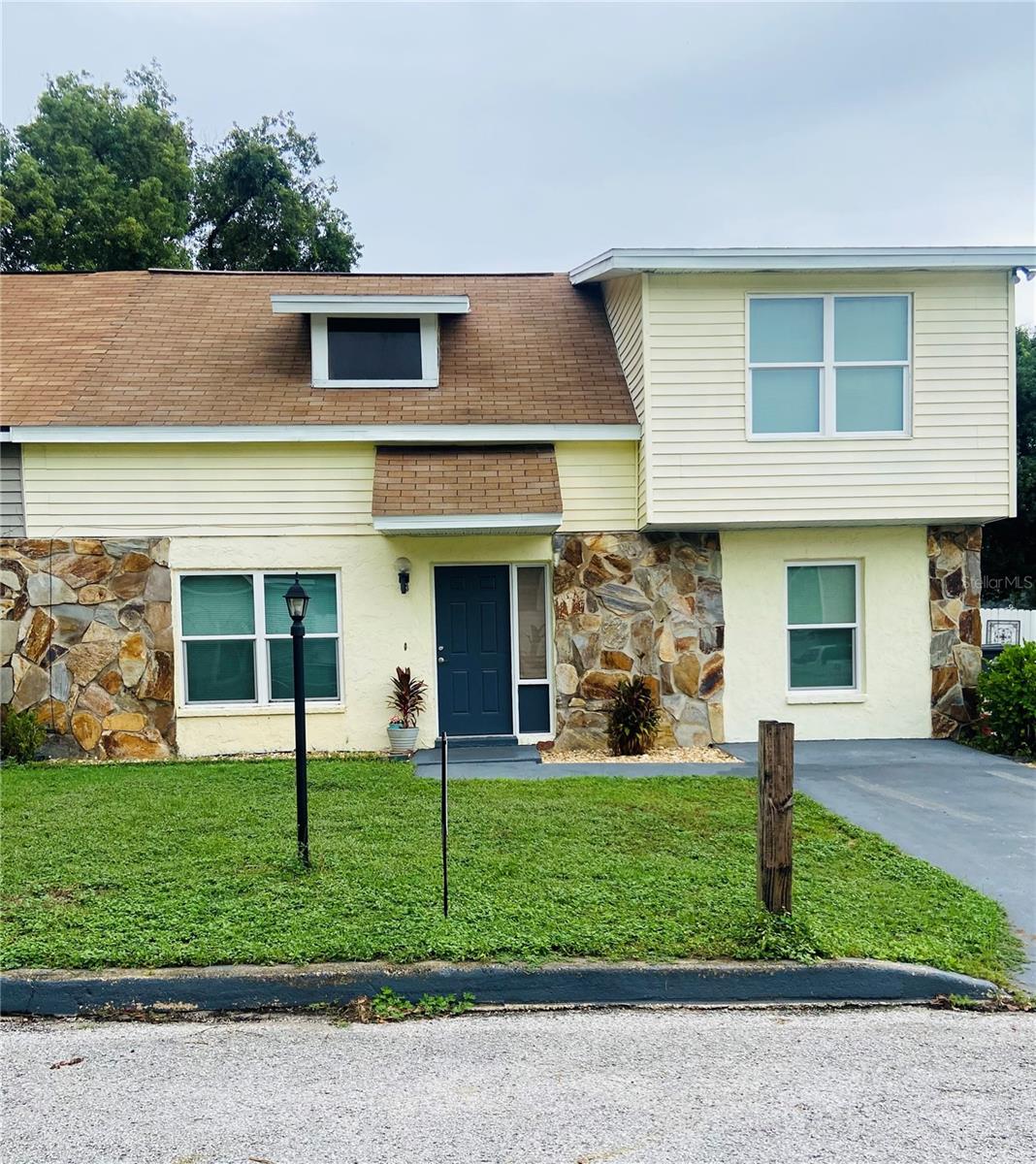 Photo of 721 GASPARINO COURT SEFFNER FL 33584