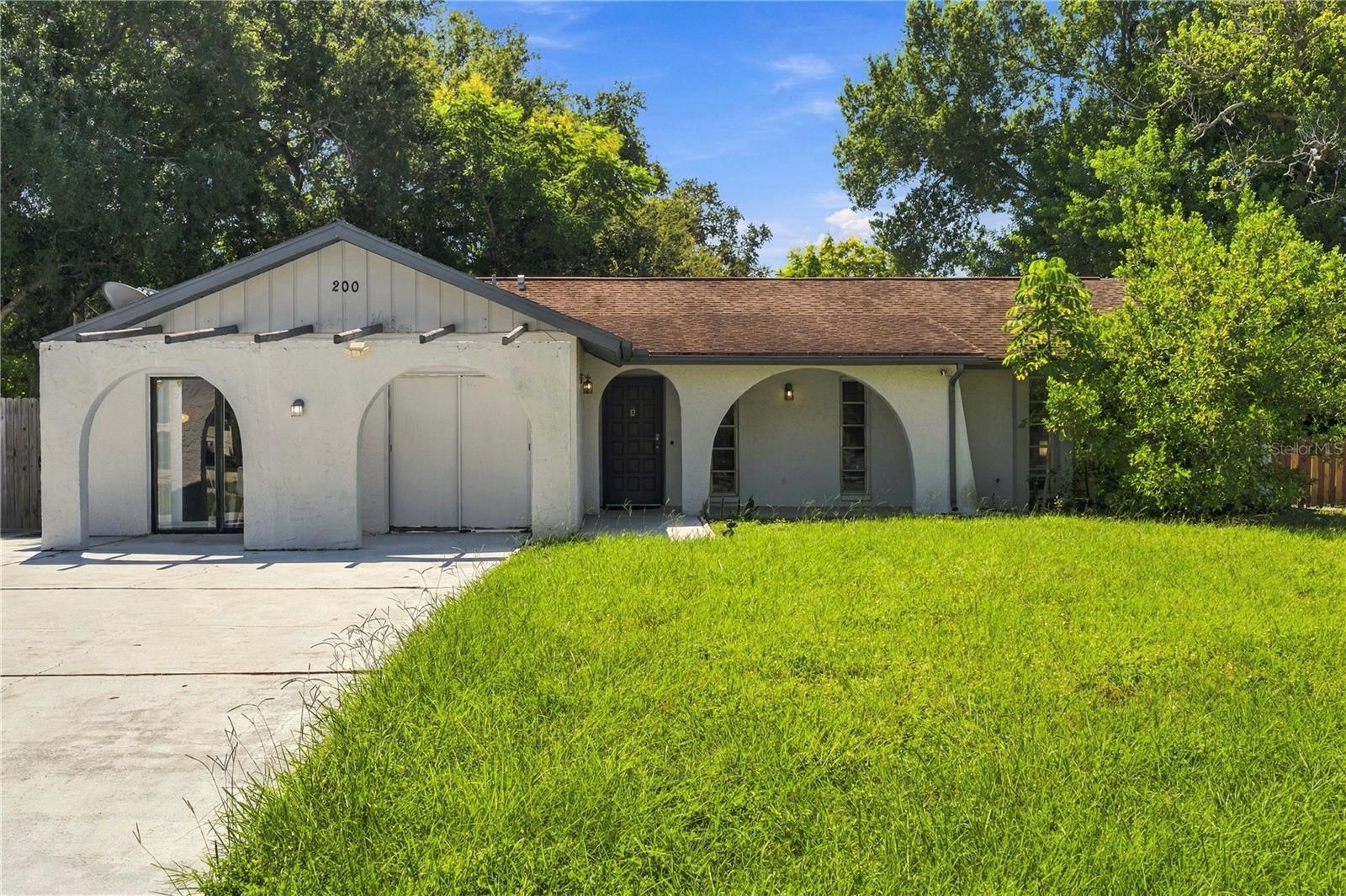 Photo of 200 TWIN LAKE DRIVE LARGO FL 33770
