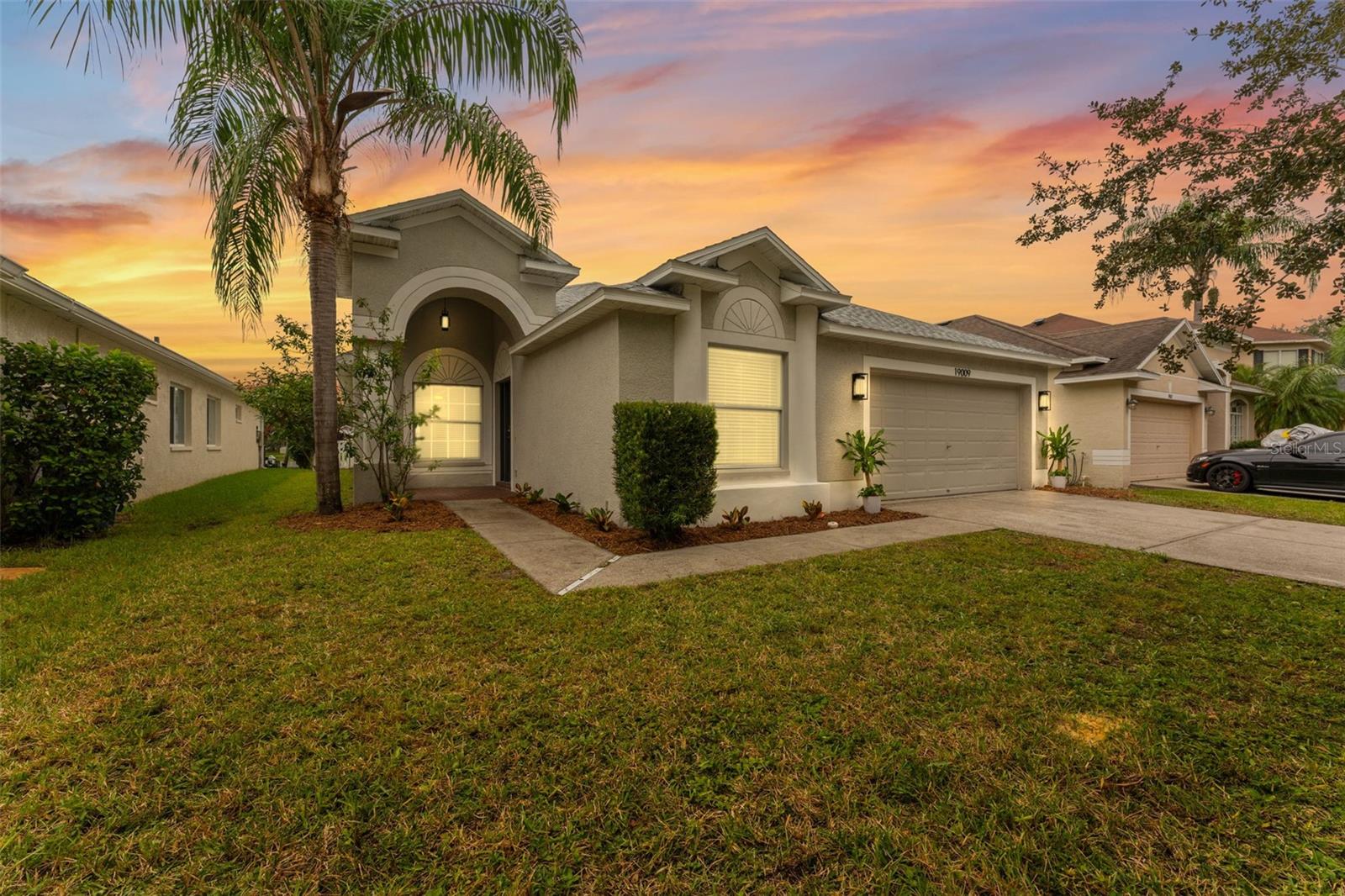 Photo of 19009 FISHERMANS BEND DRIVE LUTZ FL 33558