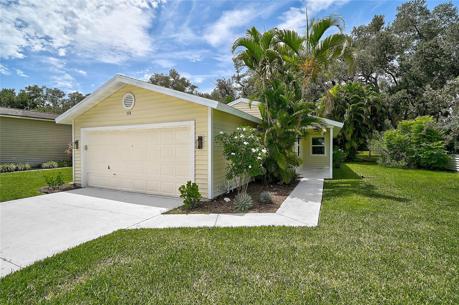 Photo of 358 BEARDED OAKS CIRCLE SARASOTA FL 34232