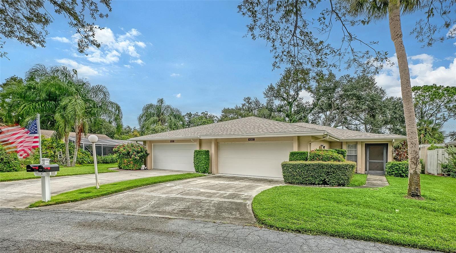 Photo of 4207 BOWLING GREEN CIRCLE SARASOTA FL 34233