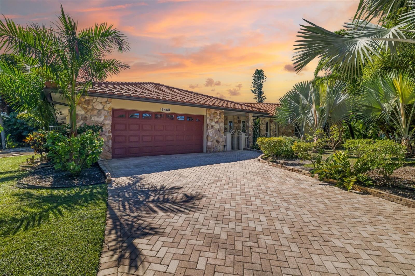 Photo of 5456 AZURE WAY SARASOTA FL 34242