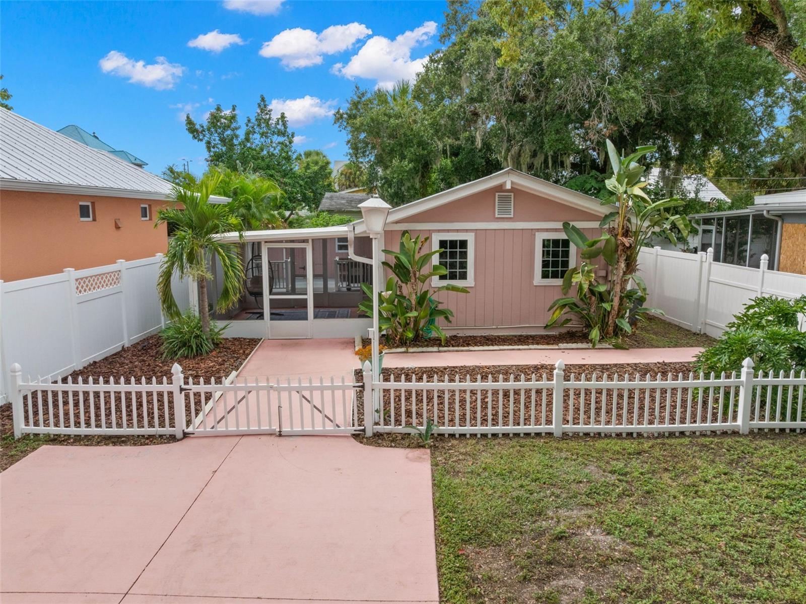 Photo of 123 N SAFFORD AVENUE TARPON SPRINGS FL 34689