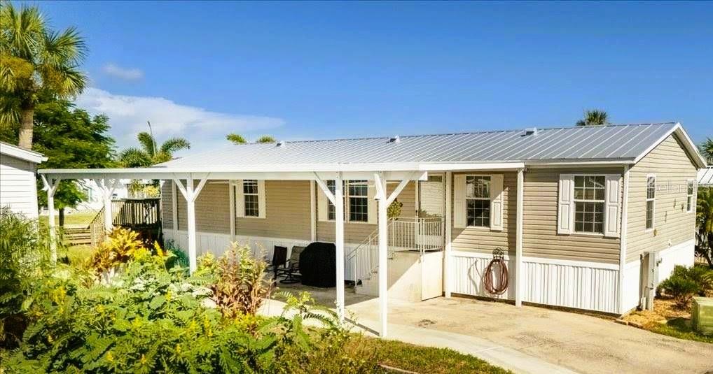 Photo of 3127 BAYSIDE PARKWAY PUNTA GORDA FL 33982