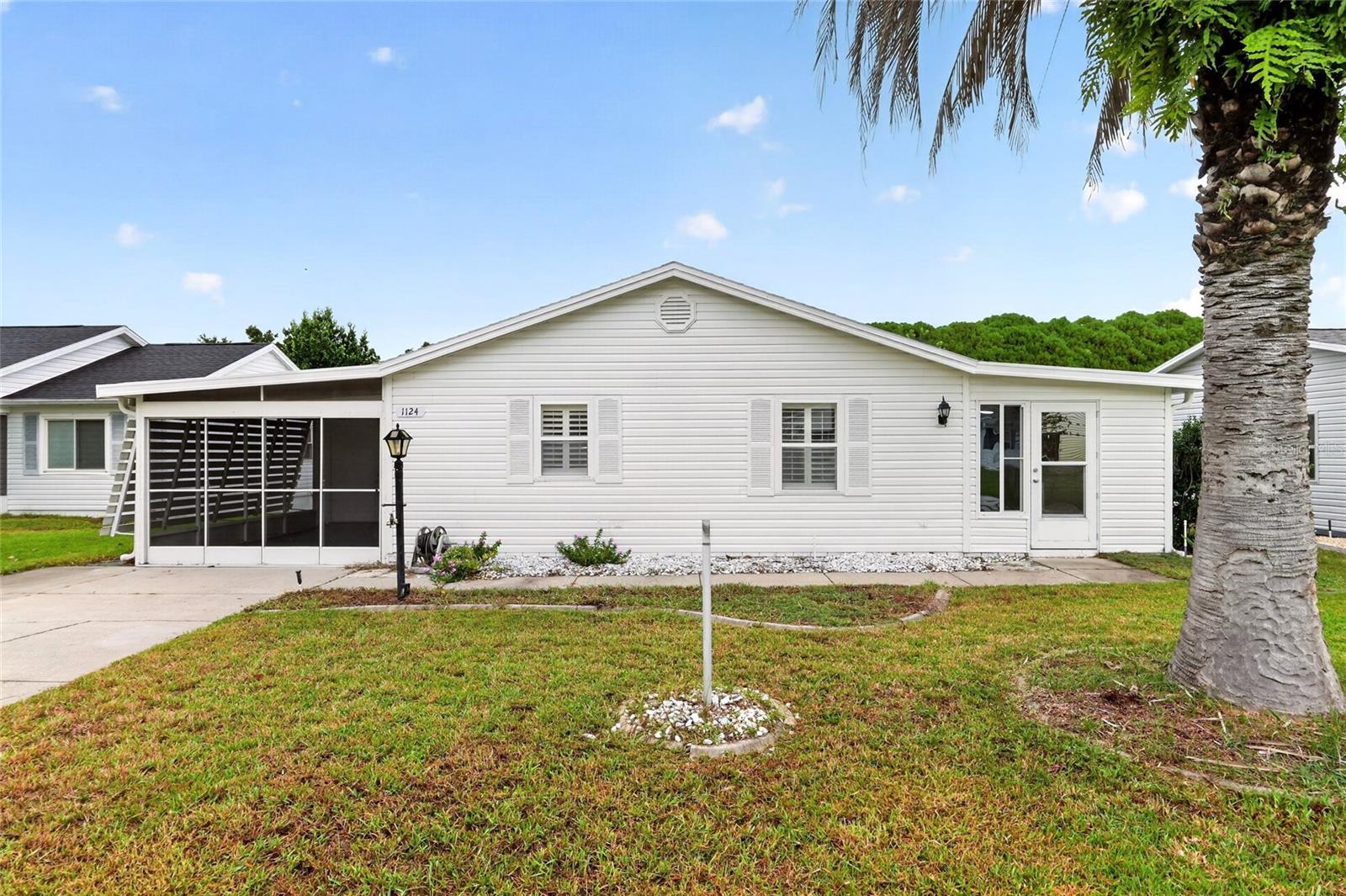 Photo of 1124 DEL TORO DRIVE LADY LAKE FL 32159