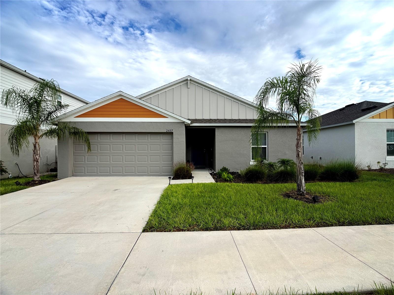 Photo of 2437 OAKWOOD LANE DAVENPORT FL 33837