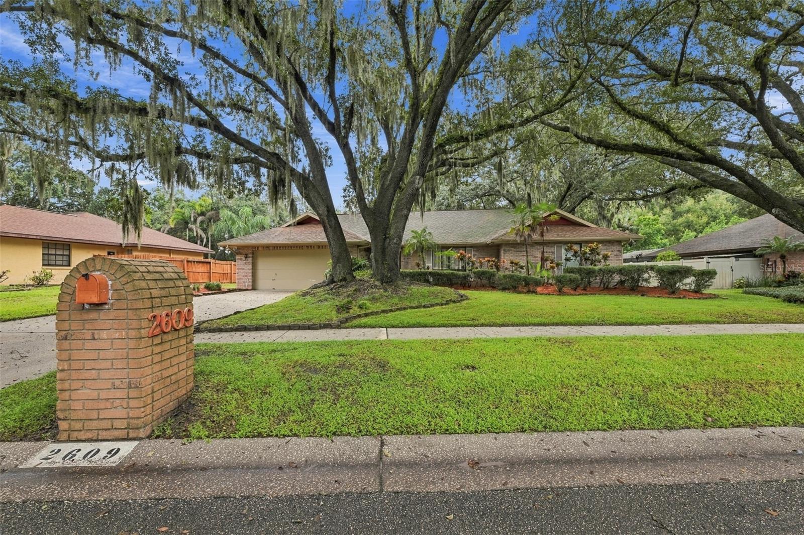Photo of 2609 MANOR OAK DRIVE VALRICO FL 33596