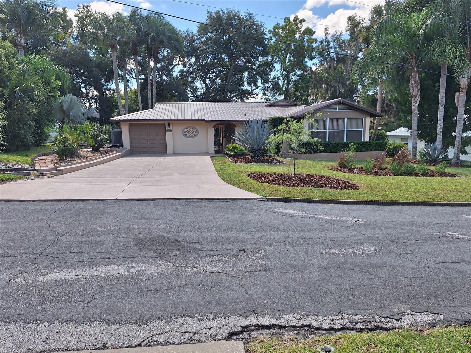 Photo of 456 W 10TH AVENUE MOUNT DORA FL 32757