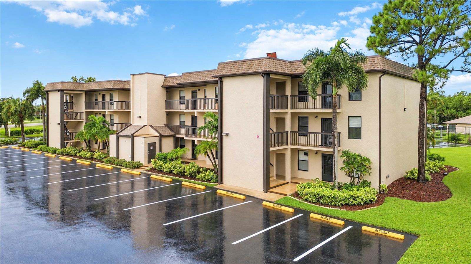 Photo of 1999 KINGS HIGHWAY #16B PORT CHARLOTTE FL 33980