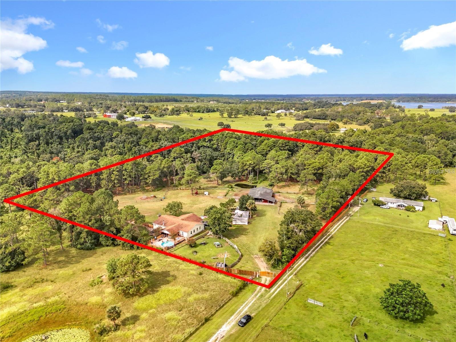 Photo of 21320 PARADISE WAY EUSTIS FL 32736