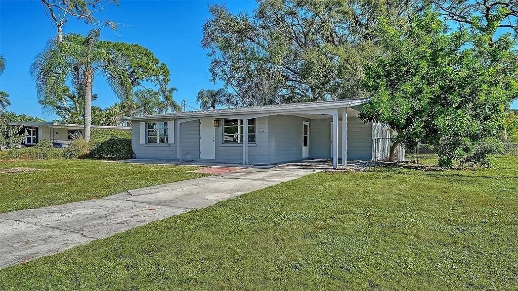 Photo of 5529 NUTMEG AVENUE SARASOTA FL 34231