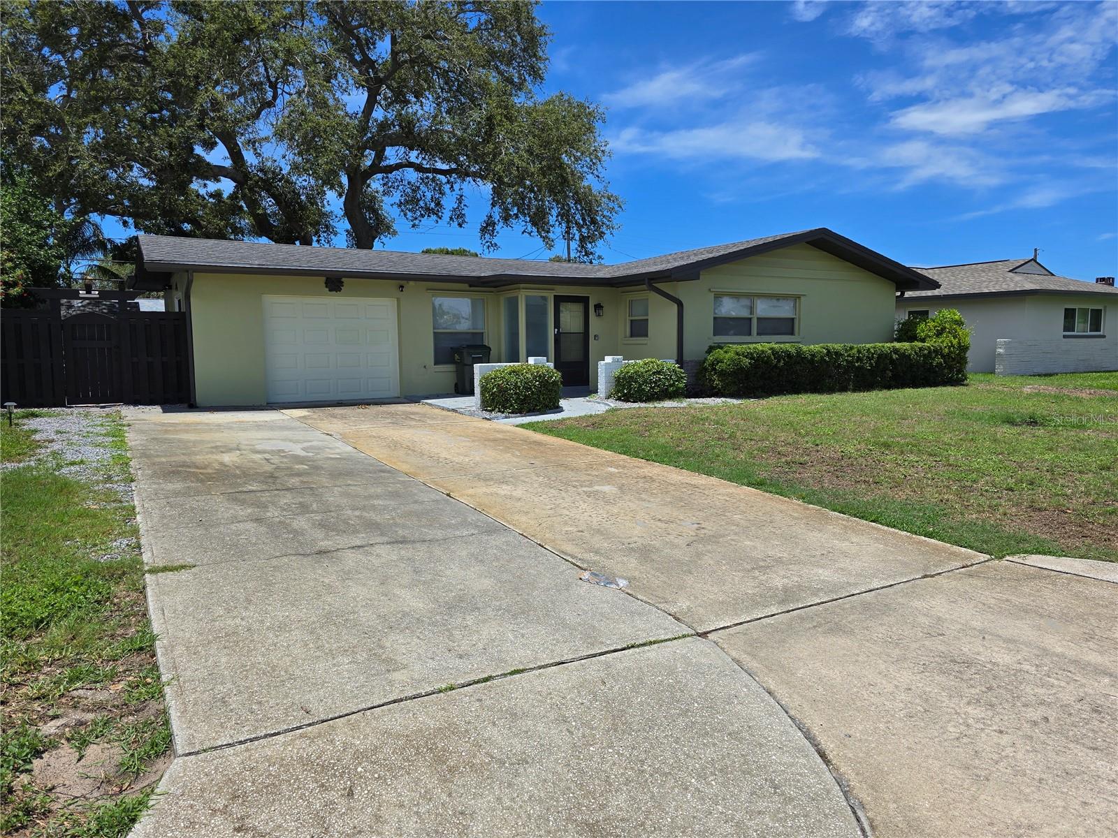 Photo of 13754 TRINIDAD DRIVE SEMINOLE FL 33776