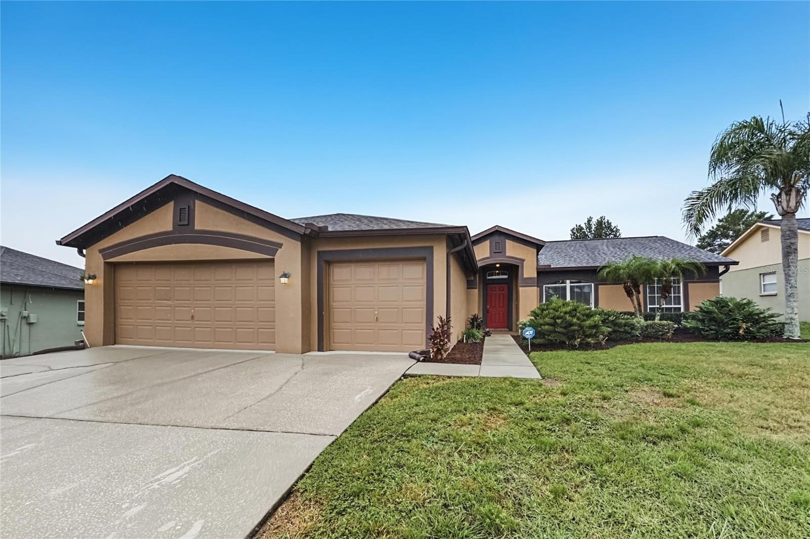 Photo of 12807 RAYSBROOK DRIVE RIVERVIEW FL 33569