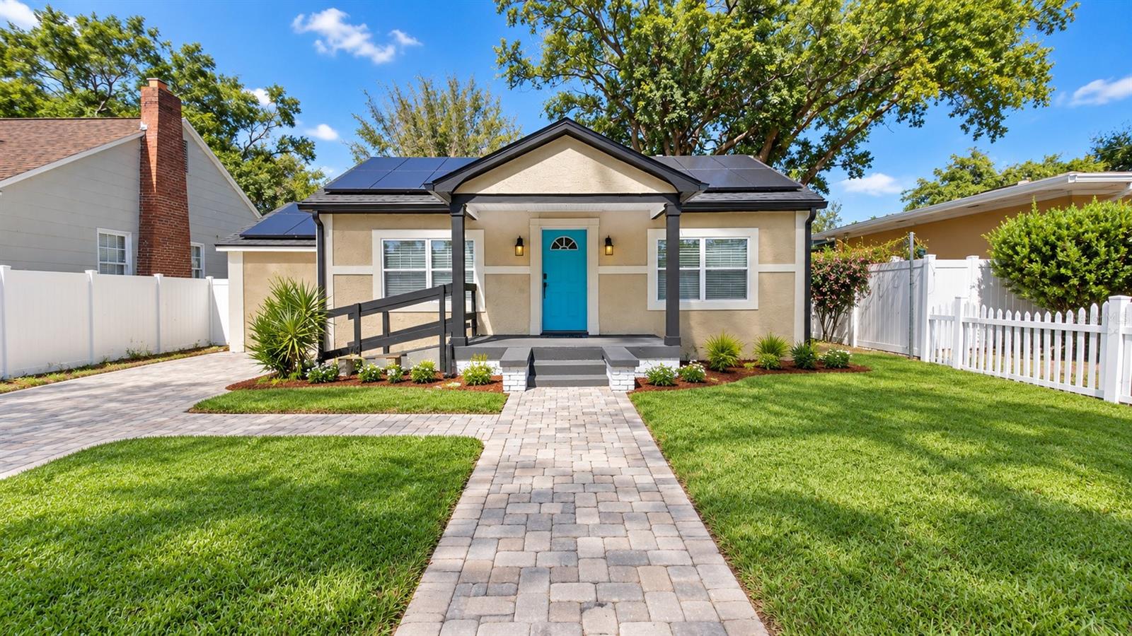 Photo of 936 E SHADOWLAWN AVENUE TAMPA FL 33603